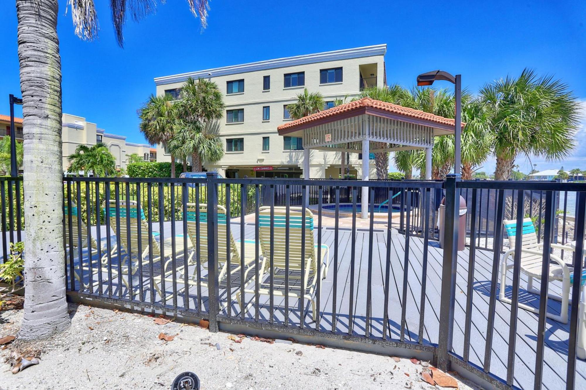 Land'S End 6-404 Beach Front Villa St. Pete Beach Exterior photo